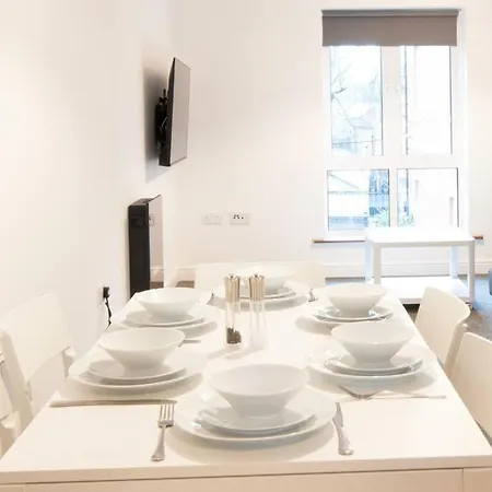 *New* Central Derby Apt, With Parking - Sleeps 6 Exterior photo