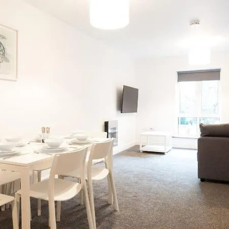 *New* Central Derby Apt, With Parking - Sleeps 6 Exterior photo