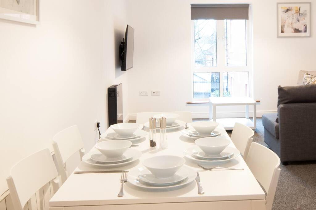 Apartment *new* Apt, With Parking - Sleeps 6