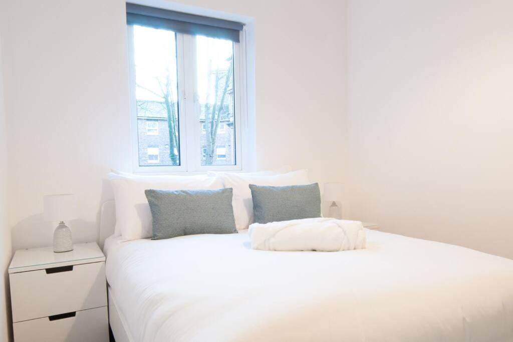 *new* Apt, With Parking - Sleeps 6 *